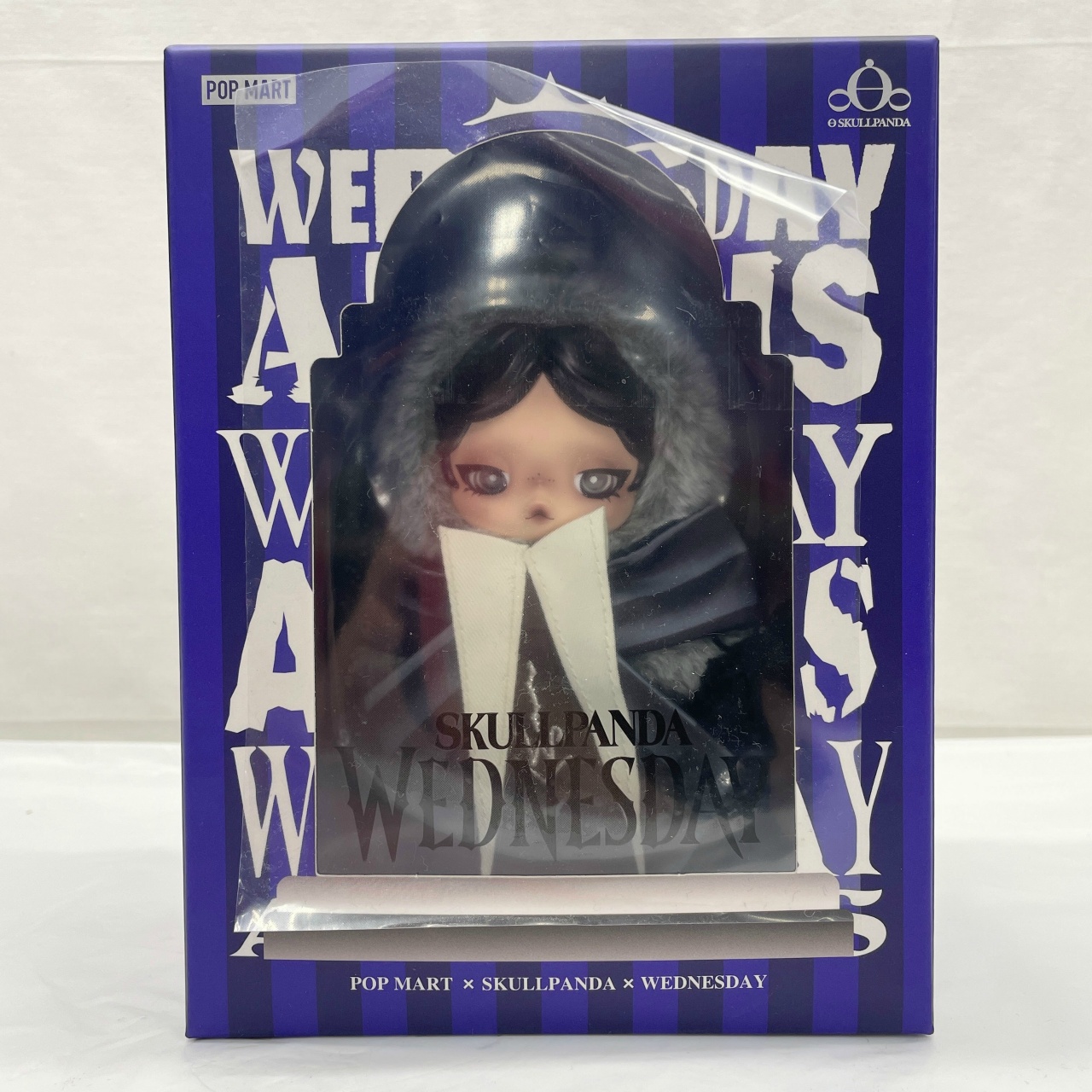 POP MART SKULLPANDA x Wednesday ぬいぐるみ (ネヴァーモア学園制服バージョン)
