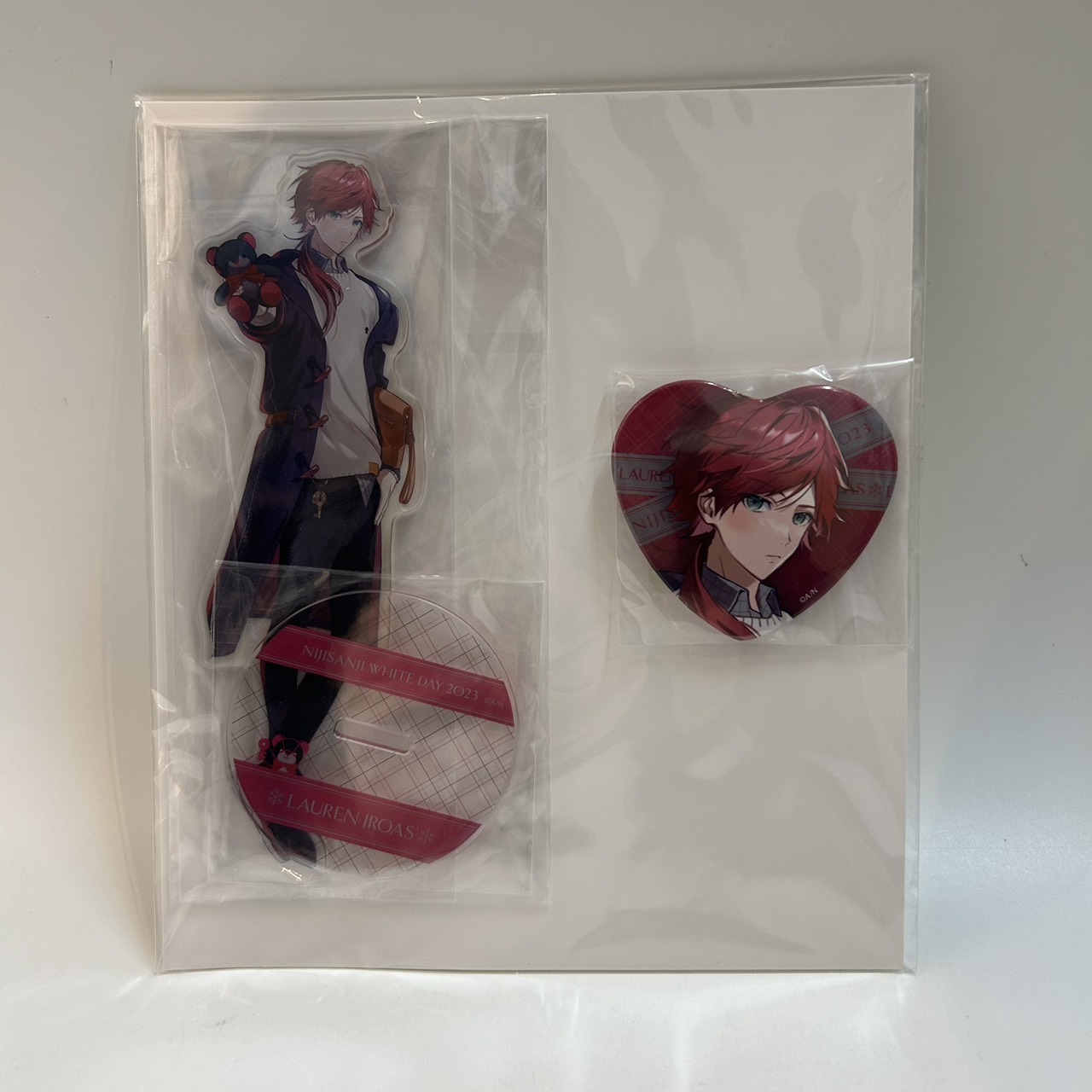NIJISANJI White Day 2023 Acrylic Stand & Can Badge Set: Lauren Iroas