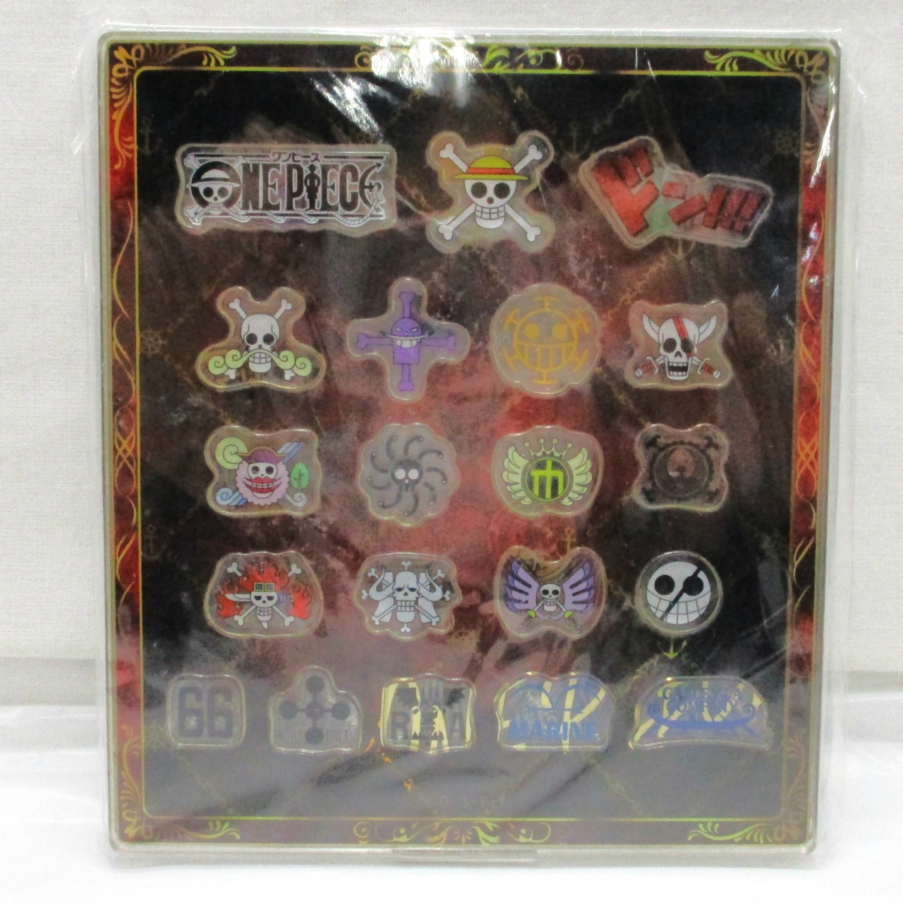 麦わらストア ワンピース 缶バッジディスプレイスタンド スペシャルエディション RED