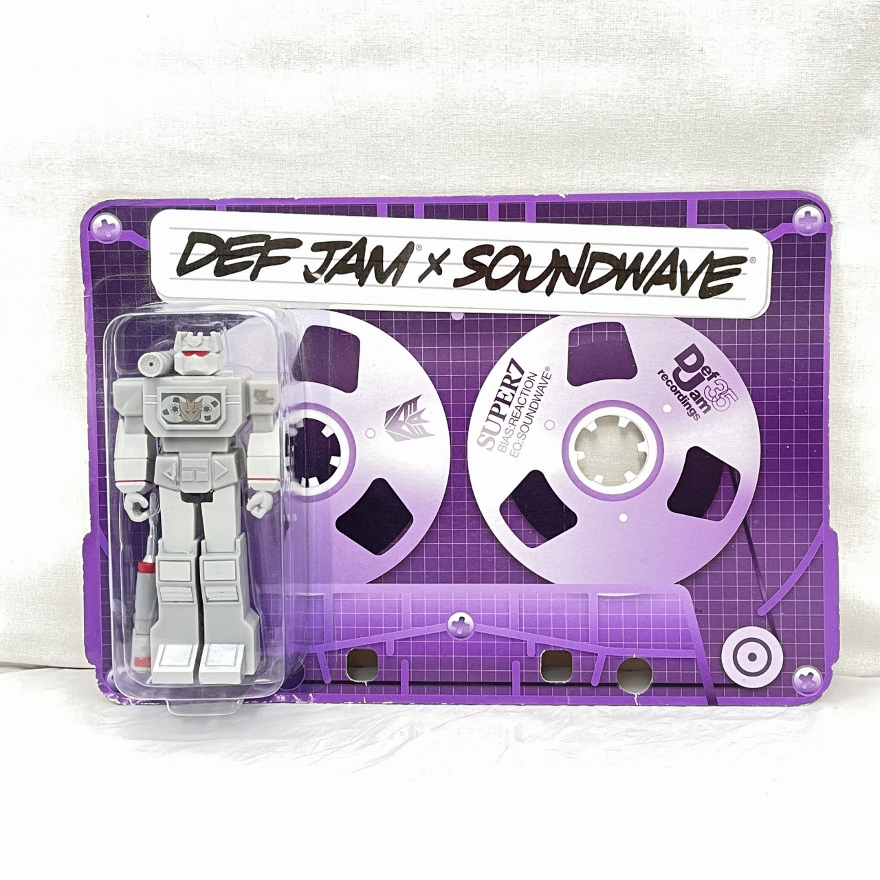 super 7 ReAction Transformers Def Jam Soundwave