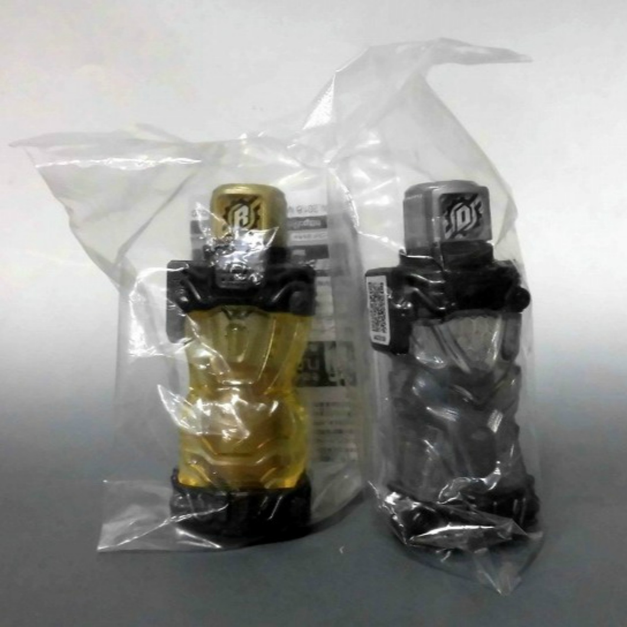 劇場版 仮面ライダービルド プレミア前売り券 DXゴールドラビット&シルバードラゴン フルボトルセット