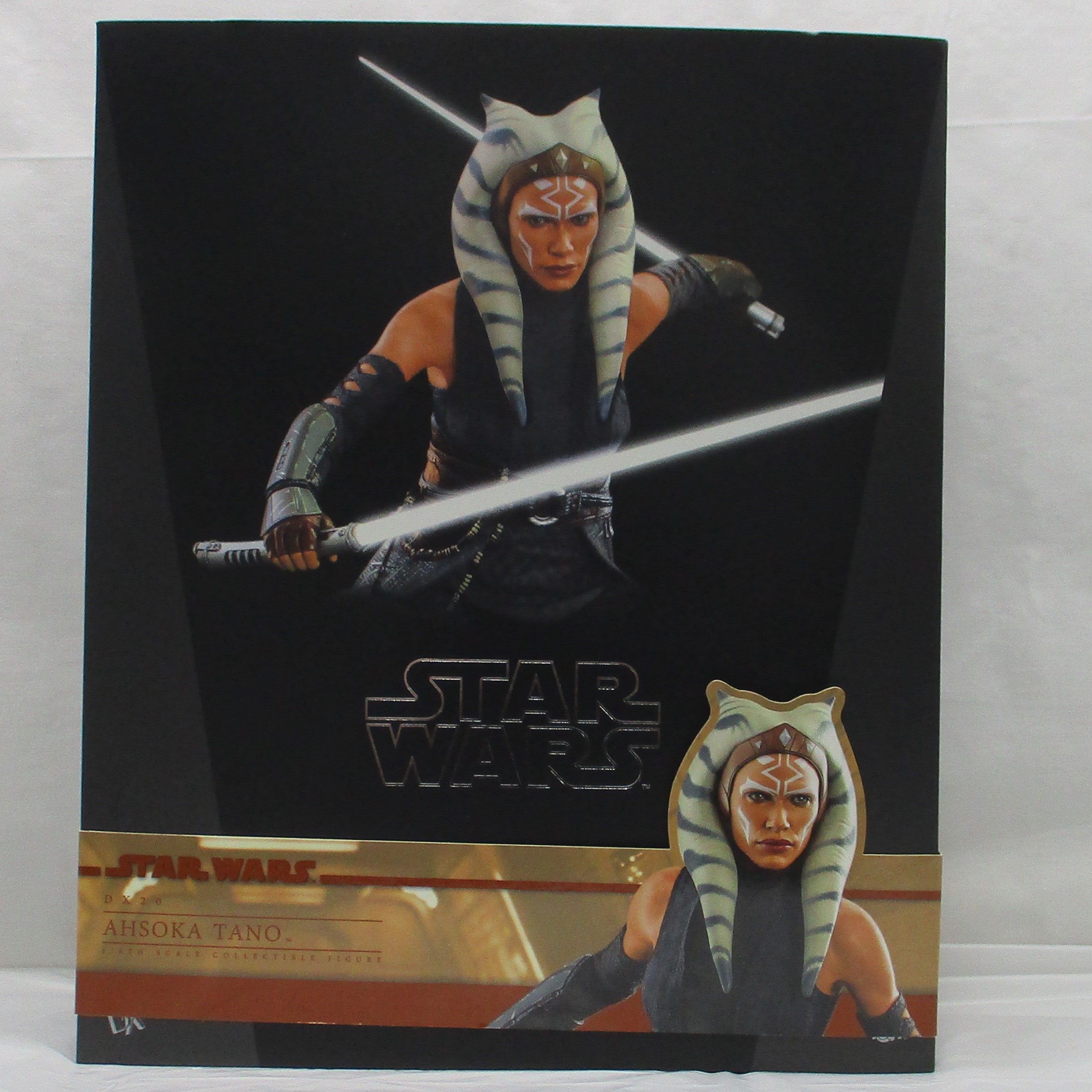 Television Masterpiece Deluxe - The Mandalorian - Ahsoka Tano [With Bonus Accessories] 1/6 Scale Fully Poseable Figure