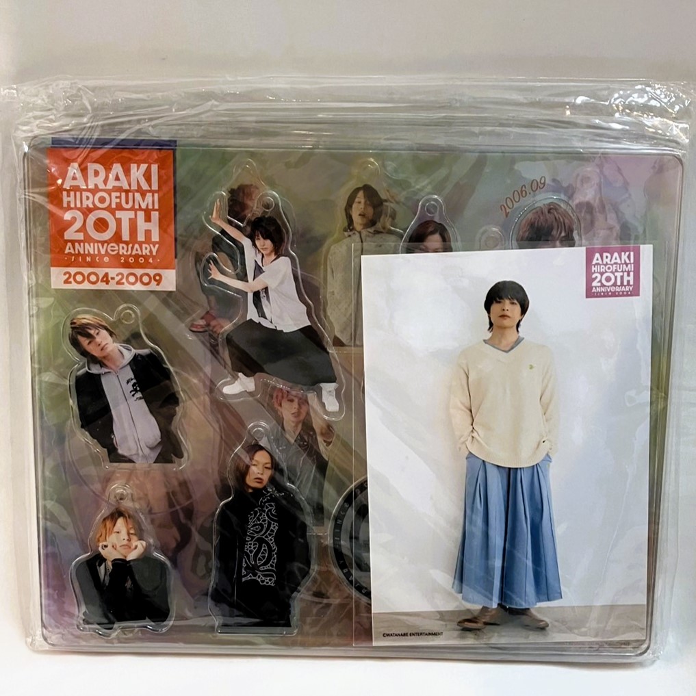 Hirohumi Araki 20th Anniversary Acrylic Stand Complete Set (All 4 Types) – Includes Bonus Bromide