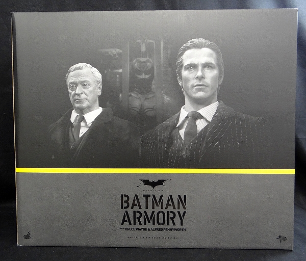 HOT TOYS Movie Masterpiece MMS236 Alfred Pennyworth and Batsuit Armory (with Bruce Wayne)