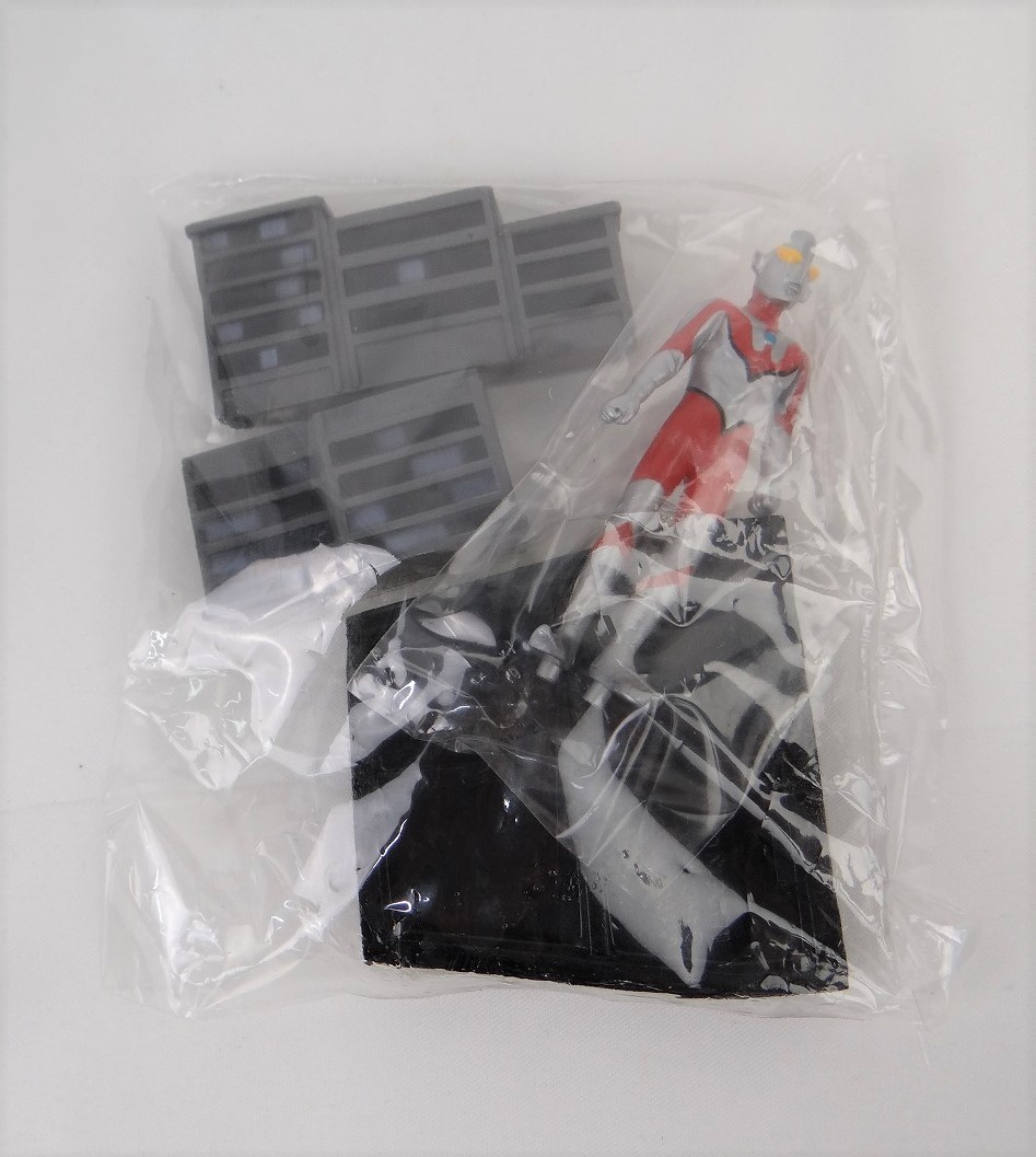 ウルトラ怪獣名鑑 9.遊星から来た兄弟(ニセウルトラマン)
