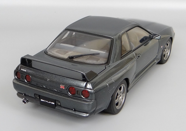 オートアート1/18 日産 スカイライン GT-R R32 (ガングレイ)