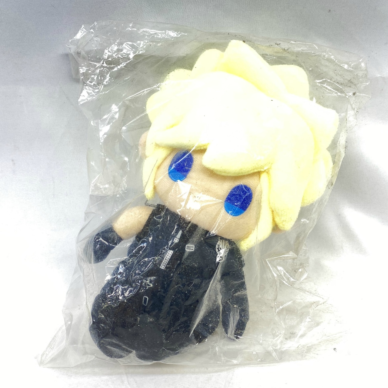 ファイナルファンタジーVIIアドベントチルドレン ぬいぐるみ〈クラウド・ストライフ〉