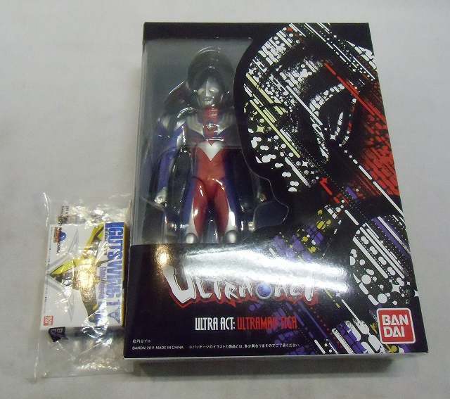 ULTRA-ACT - Ultraman Tiga Multi Type with Gutswing