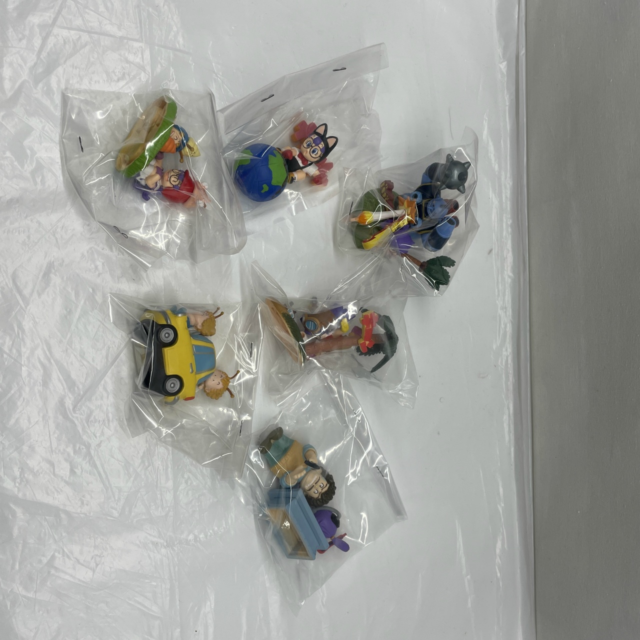 EPOCH Dr.Slump Arare-chan Figure Collection with Background set of 6