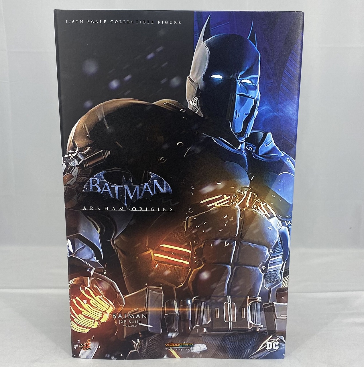 HOT TOYS ビデオゲームマスターピース 『バットマン:アーカム・ビギンズ』 バットマン(XEスーツ版)