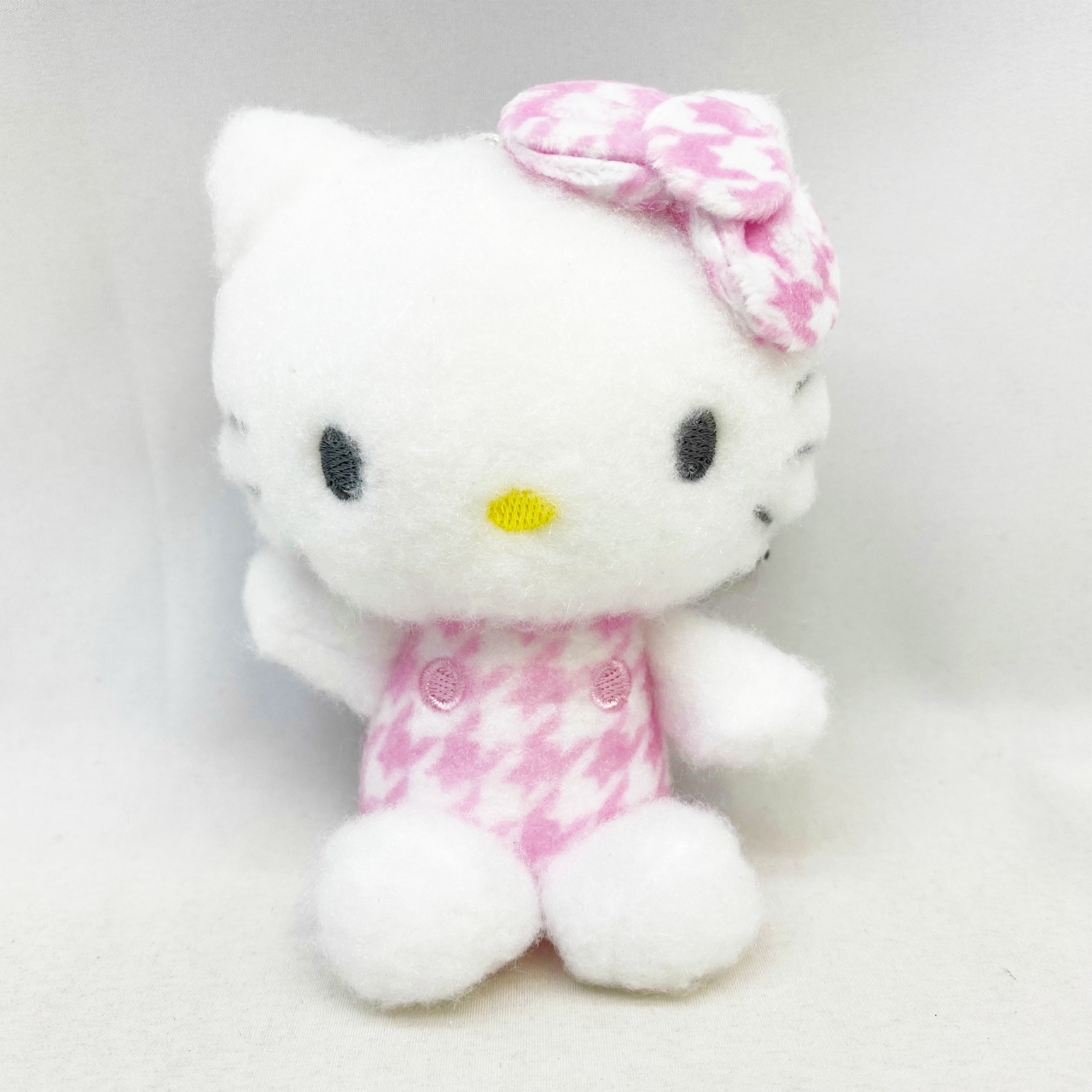 ケイカンパニー ハローキティ(千鳥格子シリーズ) ボールチェーンマスコット ピンク