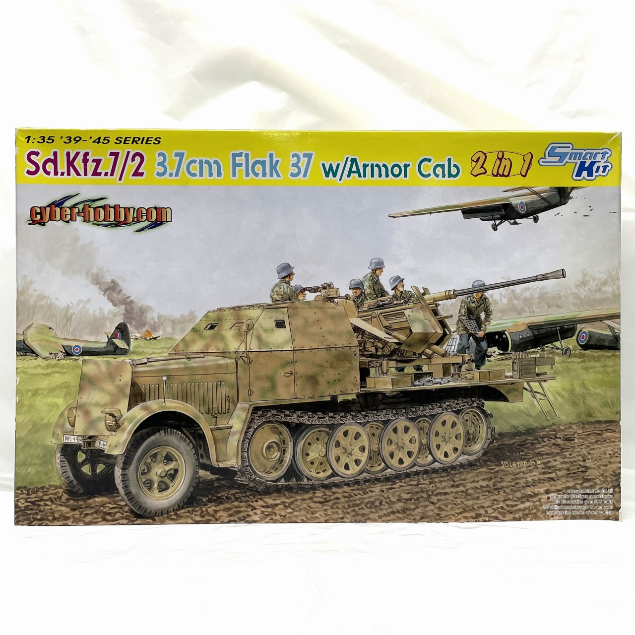 サイバーホビー 1/35 WW.II ドイツ軍 Sd.Kfz.7/2 装甲8tハーフトラック 3.7cm 対空機関砲搭載型