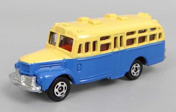 TOMICA Black Box No.6 Isuzu Bonnet Type Bus (Beige/Blue)