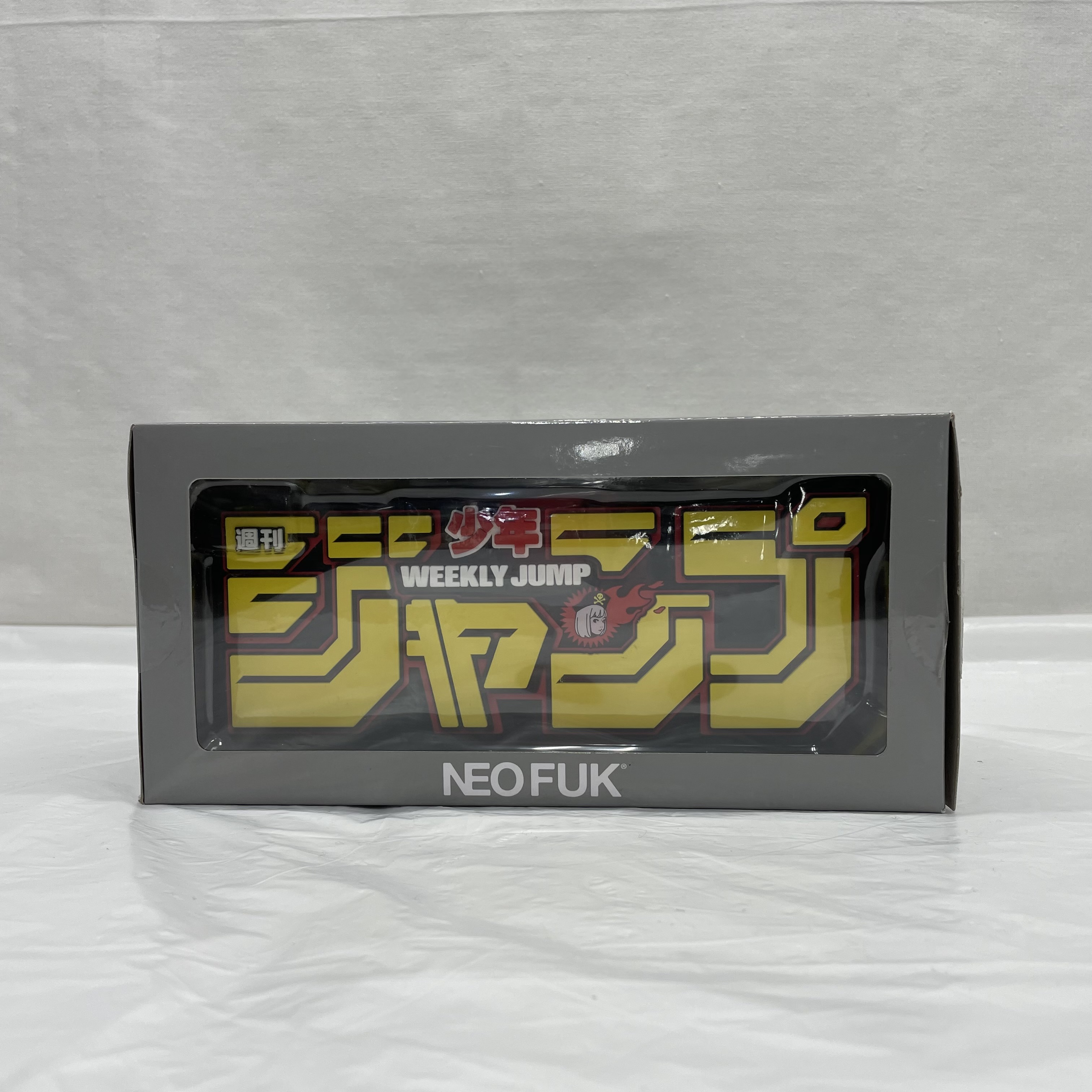 週刊少年ジャンプ × Backside works. ロゴフィギュア ロゴ黄色